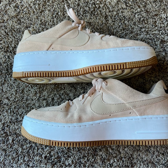 Nike Suede Air Force With platform and Gum Bottom. Size 9. Very limited wear - Picture 3 of 7